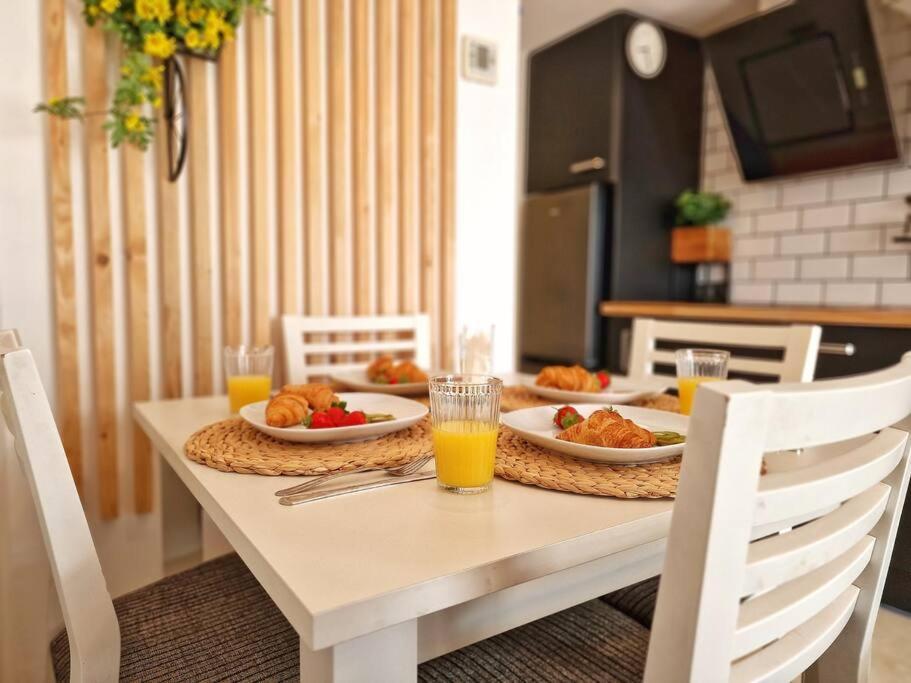 베날마데나코스타 Acogedor Piso Con Terraza Y Parking! 아파트 외부 사진